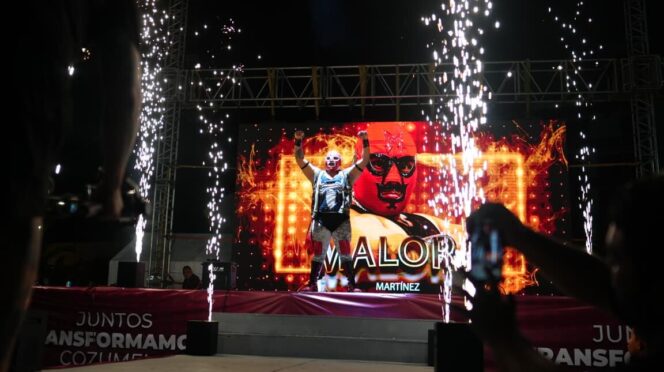 Chacón festeja a papá en su día con sensacional función de lucha libre