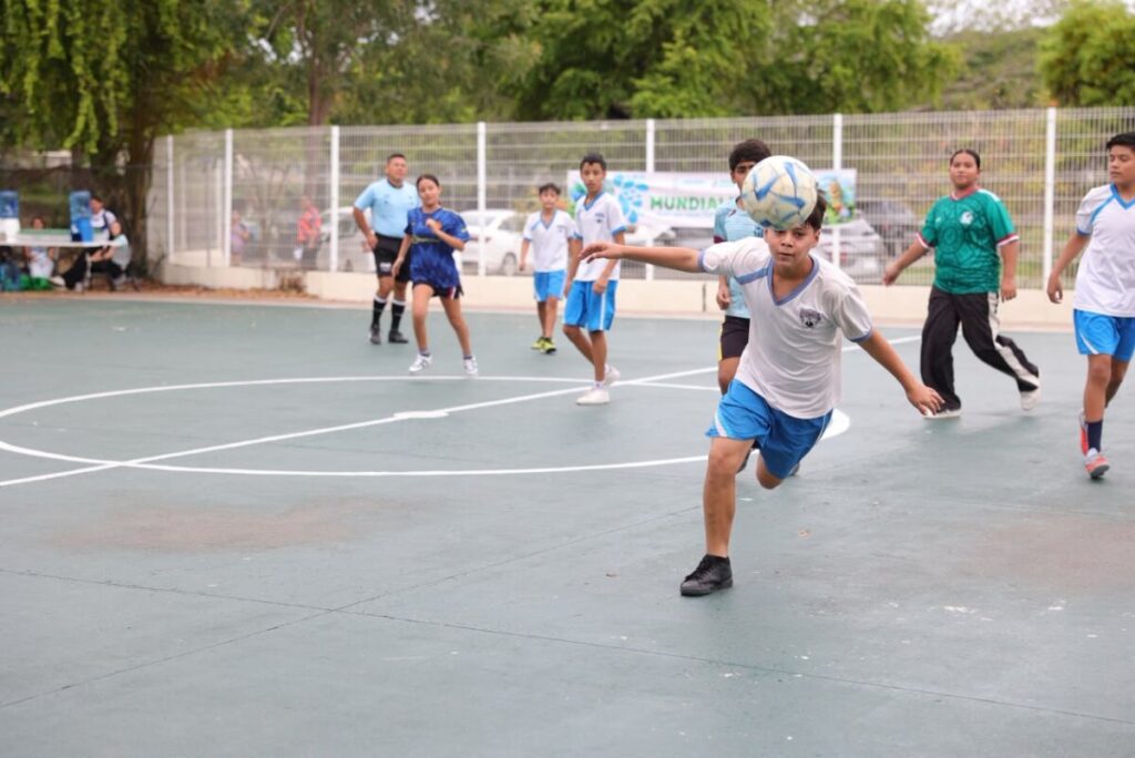 Puerto Vallarta impulsa la paz con rally infantil