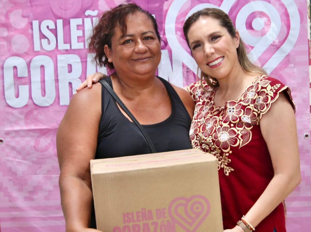Atenea acerca apoyos alimentarios a mujeres de Zona Continental con “Isleña de Corazón”