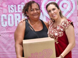 Atenea acerca apoyos alimentarios a mujeres de Zona Continental con “Isleña de Corazón”