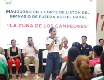 Cumple Ana Paty y entrega moderno gimnasio de fuerza para atletas