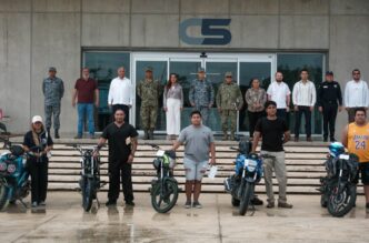 Mara Lezama entrega vehículos y motocicletas recuperadas a sus propietarios