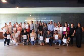 Empresarios aprenden finanzas con inteligencia artificial