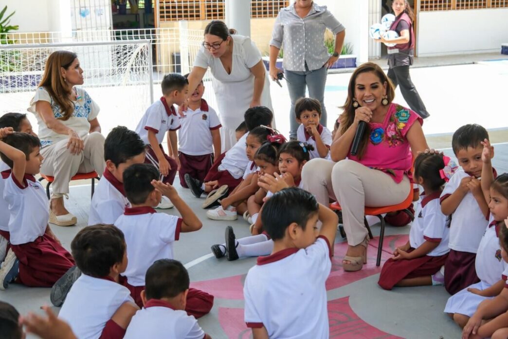 Mara Lezama entrega domo en preescolar de Carlos A. Madrazo tras más de cuatro décadas sin mantenimiento