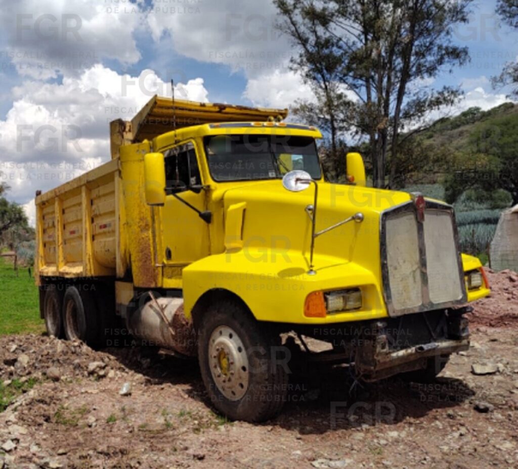 Aseguran 6 mil litros de hidrocarburo en Tototlán