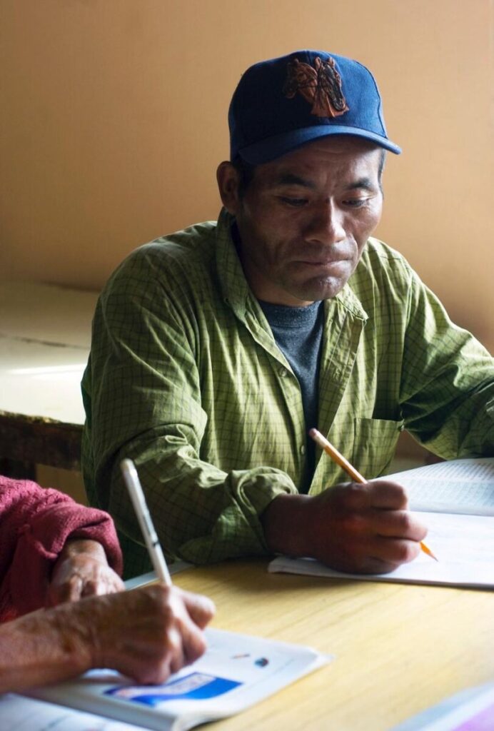 INEA lleva alfabetización y educación básica a jornaleros agrícolas migrantes en todo el país