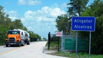 Cierra “Alligator Alcatraz”: DeSantis clausura el polémico campo migratorio de los Everglades tras procesar 21 mil deportaciones