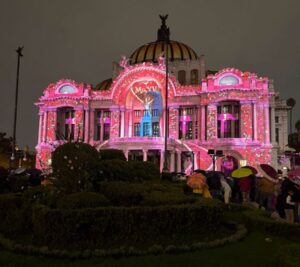 “México, Ciudad que Baila”: Bellas Artes se convirtió en lienzo de luz con videomapping gratuito
