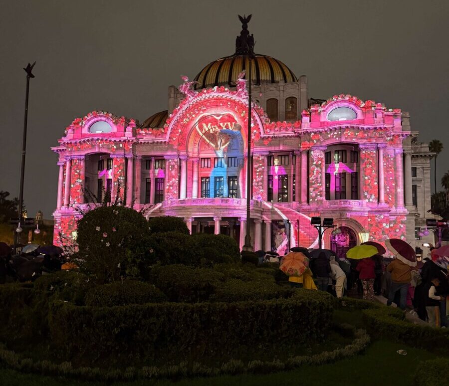 “México, Ciudad que Baila”: Bellas Artes se convirtió en lienzo de luz con videomapping gratuito