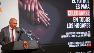 En equipo contra la violencia familiar durante la fiesta del Futbol