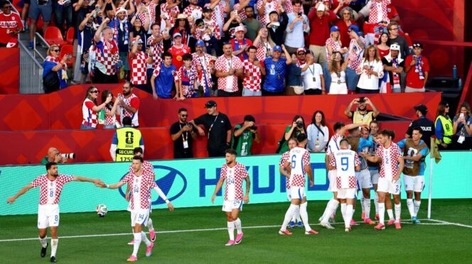Croacia firma su boleto con triunfo dramático