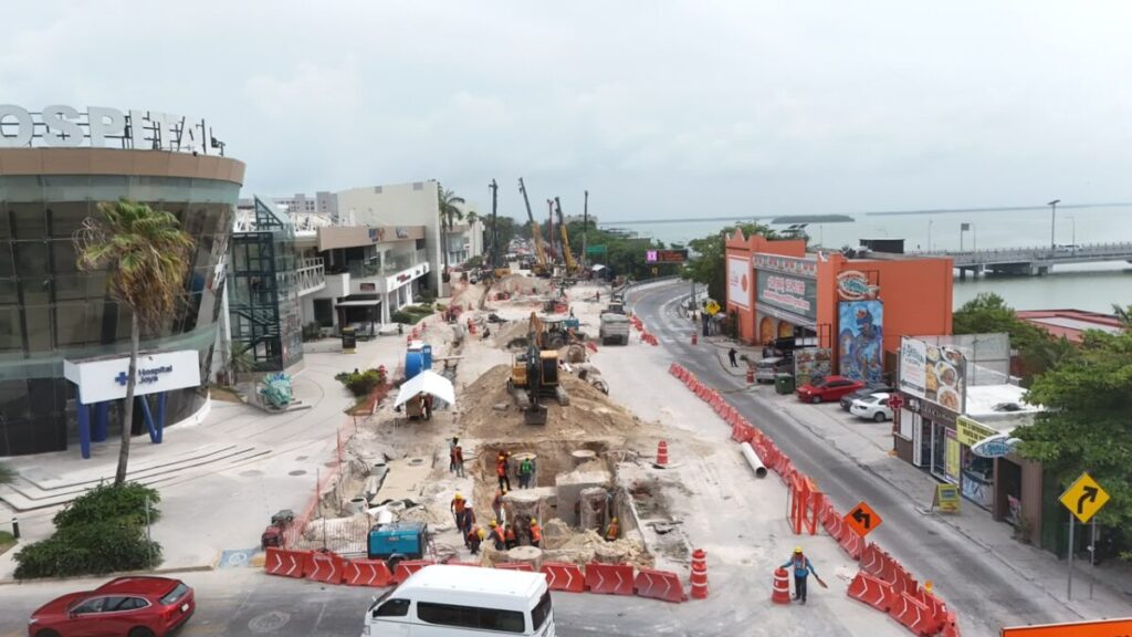 Avanza obra de Distribuidor Vial Kukulcán, en zona hotelera de Cancún