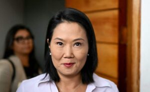 Keiko Fujimori se perfila como presidenta de Perú tras estrecha contienda electoral