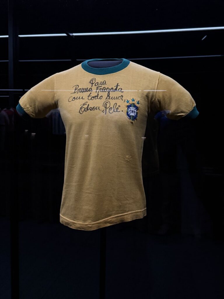 La camiseta de Maradona del 86 y 1,933 razones más: el Museo Jumex hace del fútbol una experiencia de arte