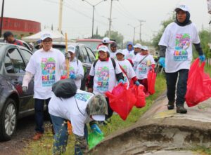 Participan miles en Faena Ecatepec, la más grande de México