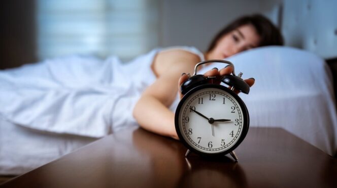 Dormir de más o de menos acelera el envejecimiento