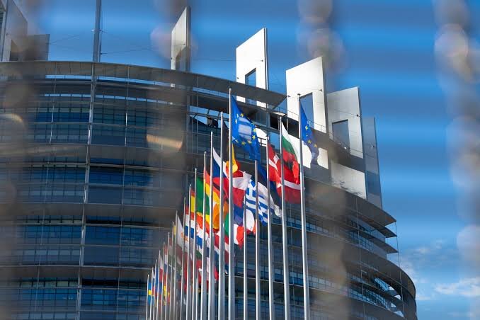 Entra en vigor el nuevo Pacto Migratorio de la Unión Europea con controles más estrictos