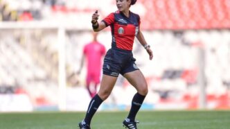Katia Itzel García: la universitaria que rompió el techo de cristal del arbitraje varonil