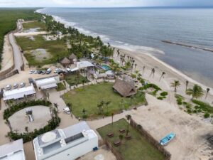 El reto en Mahahual es equilibrar protección ambiental y la necesidad de desarrollo económico, plantean hoteleros