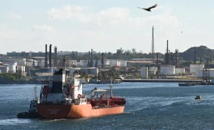 México reanudará envío de petróleo a Cuba mediante empresas privadas, anuncia Sheinbaum