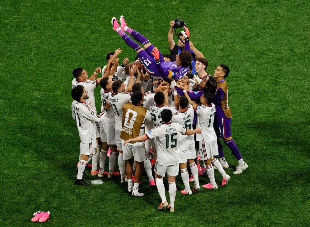 México golea a Chequia 3-0 y logra su primera fase de grupos perfecta en la historia del torneo