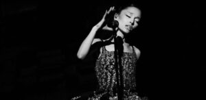 Ariana Grande regresa a los escenarios