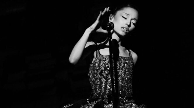 Ariana Grande regresa a los escenarios
