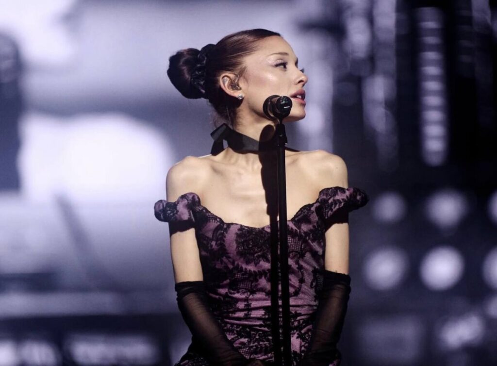 Ariana Grande regresa a los escenarios