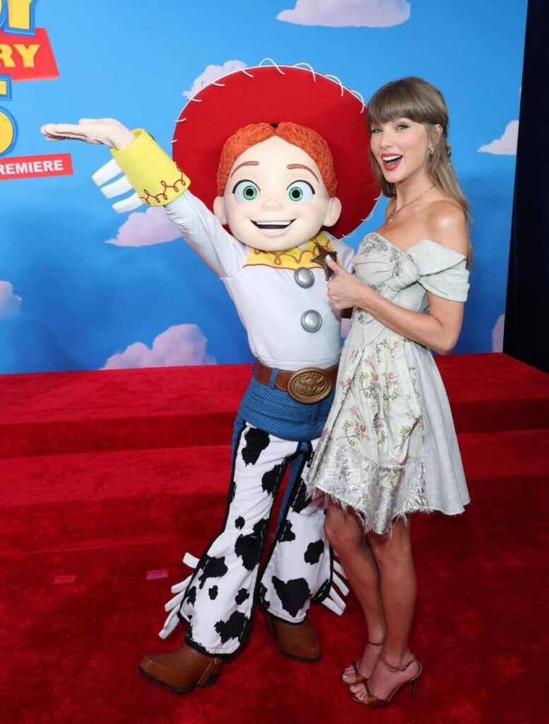 Taylor Swift canta en vivo “You’ve Got a Friend in Me”