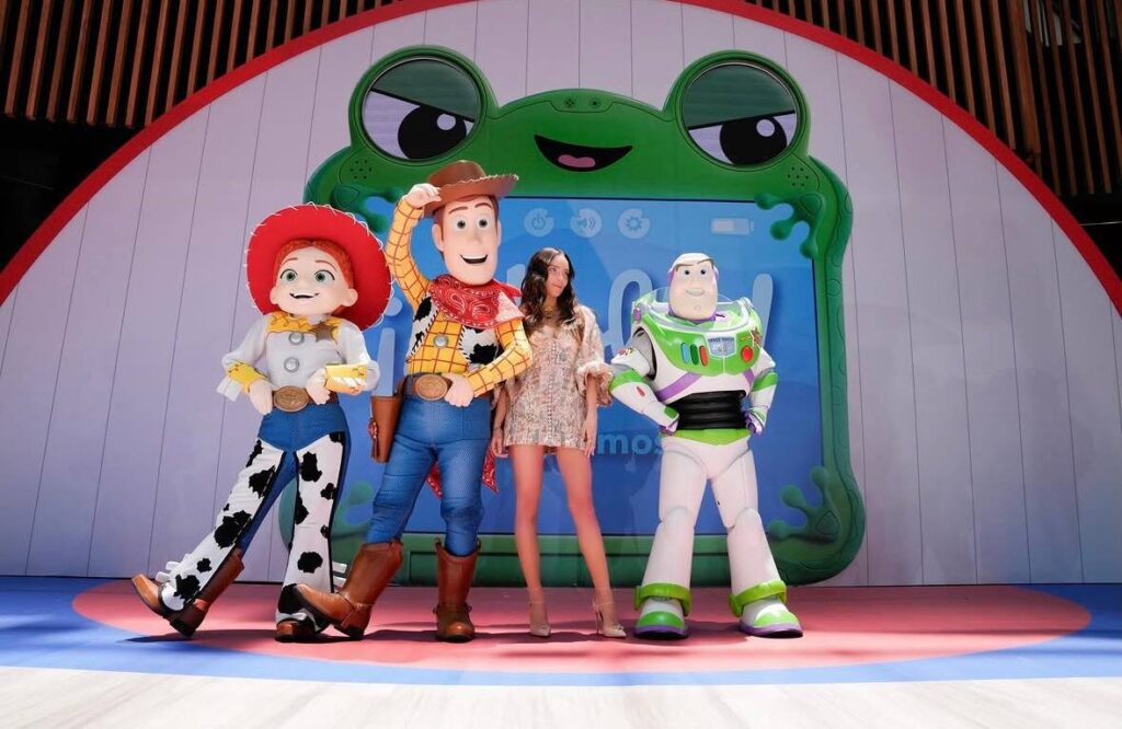 Belinda en la premiere de “Toy Story 5”