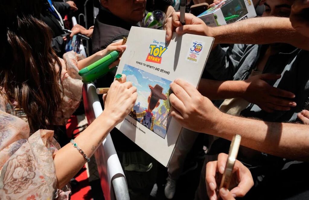 Belinda en la premiere de “Toy Story 5”