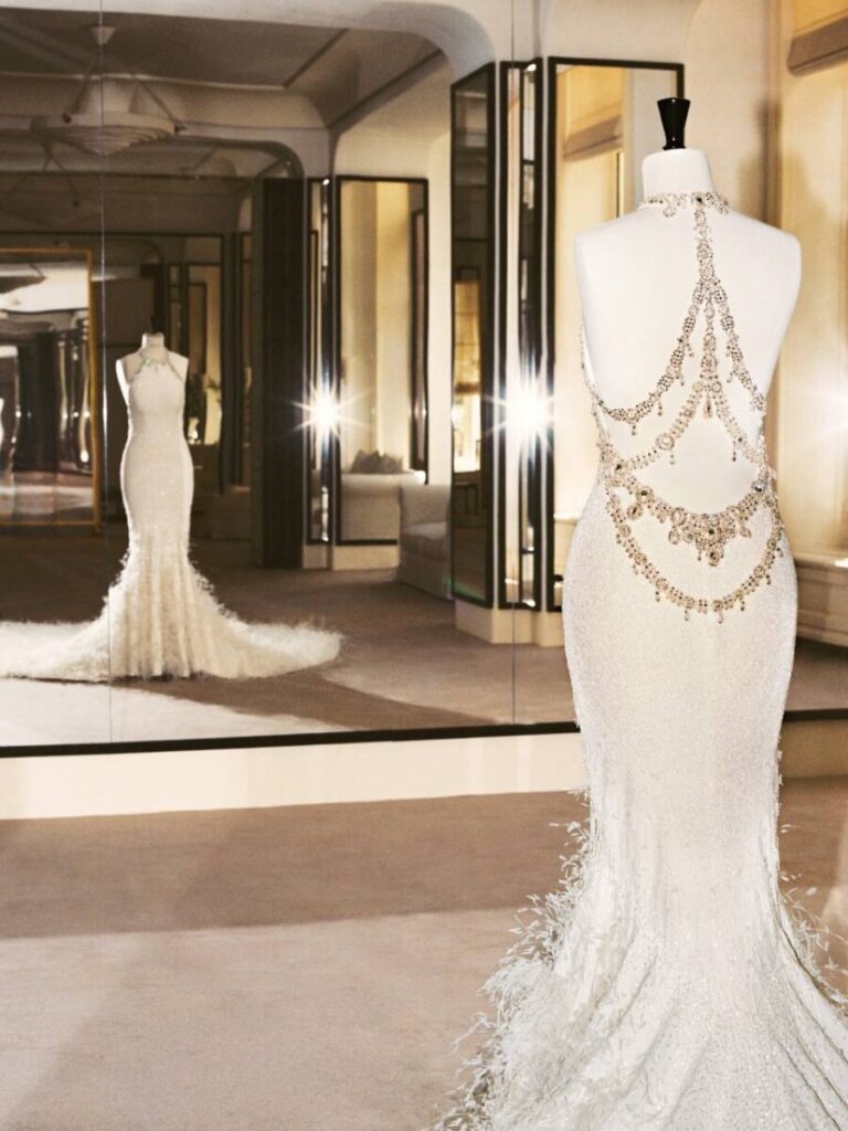 Dua Lipa revela su espectacular vestido de novia diseñado por Chanel