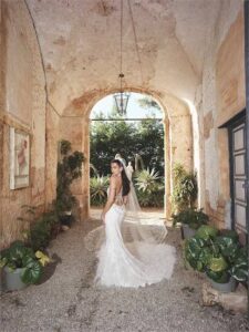 Dua Lipa revela su espectacular vestido de novia diseñado por Chanel