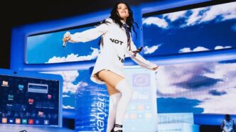 Katy Perry lanza indirectas a sus exparejas