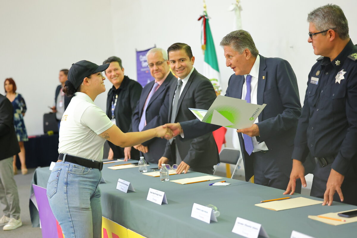 Policías de Zapopan aprenden inglés