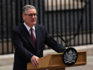 Dimisión de Keir Starmer en Reino Unido tras pérdida de apoyo interno