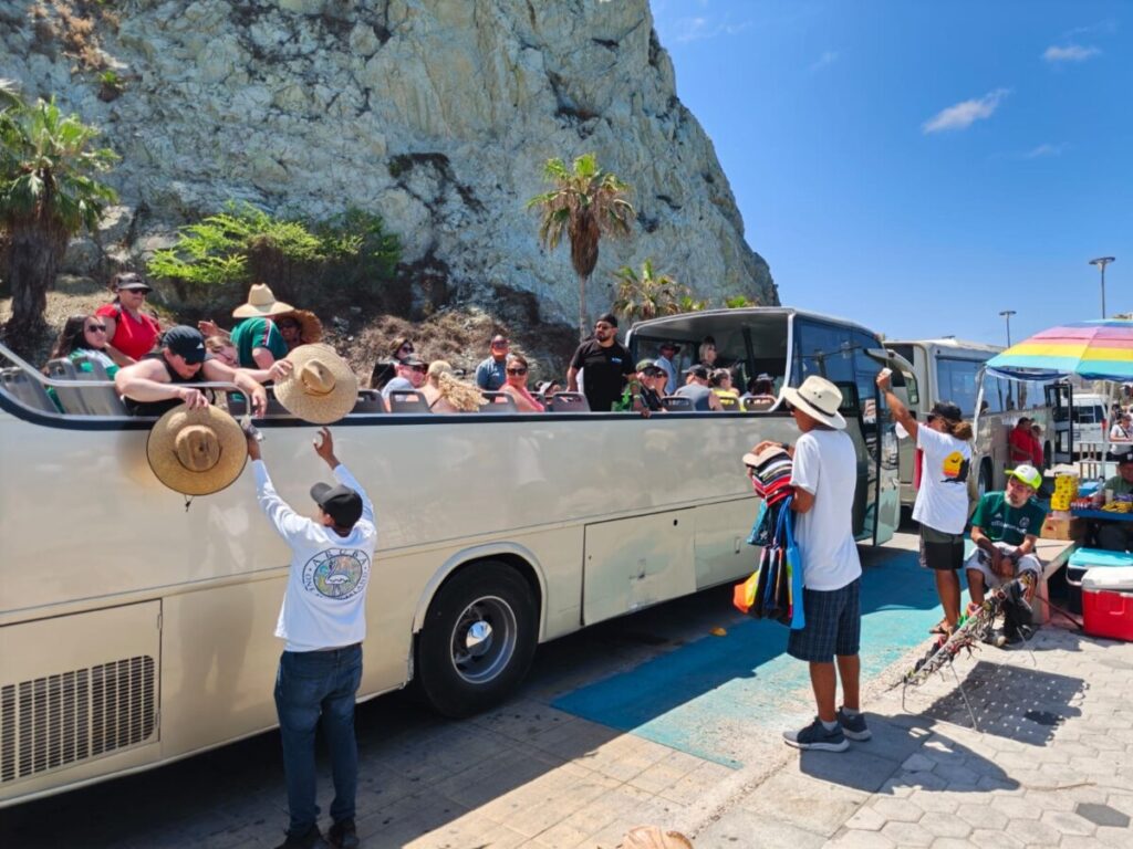 Recibe Mazatlán al “Carnival Panorama” con más de 4 mil cruceristas