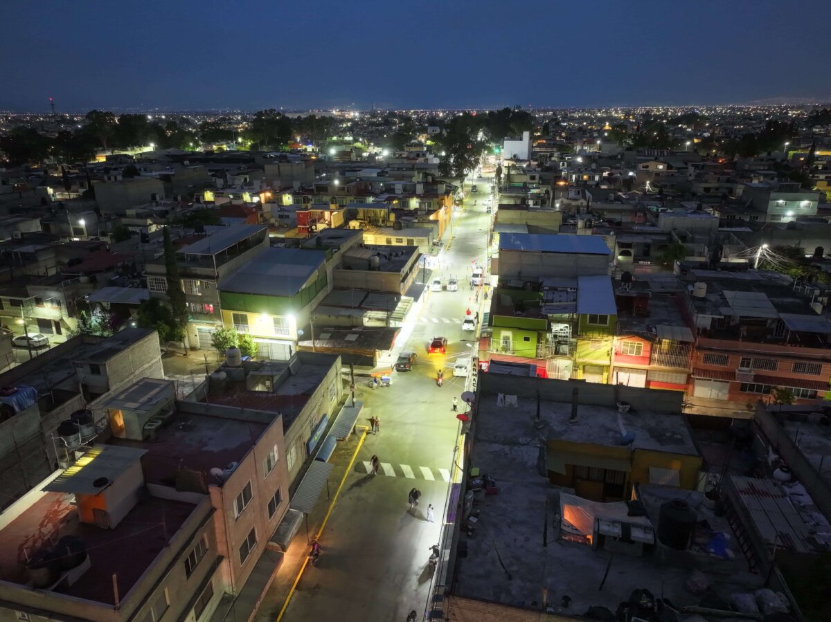 Repavimentan en Ecatepec vialidad de casi un kilómetro y la convierten en Sendero Seguro