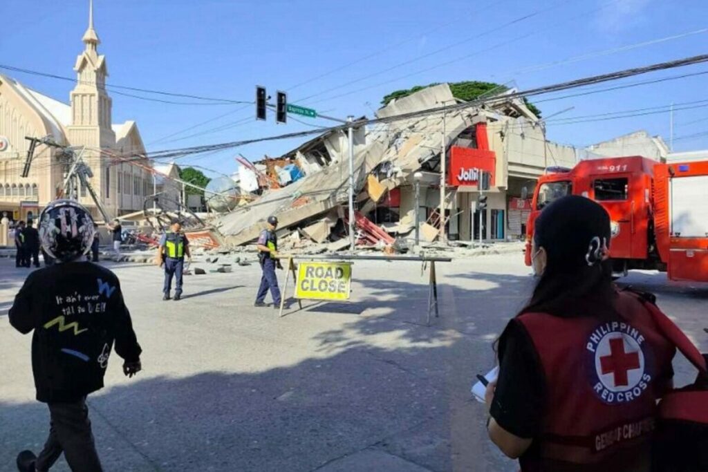 Terremoto de 7.8 en Filipinas deja al menos 19 muertos y más de 130 heridos