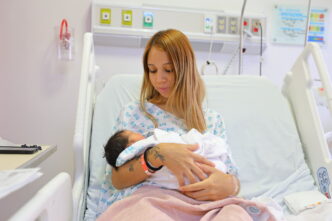 Hospitalito entrega primeros Kit Mamá