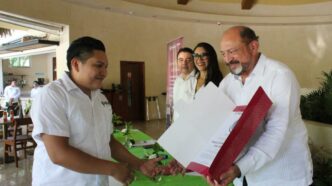 Reconocen a empresas turísticas en Yucatan