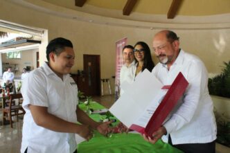 Reconocen a empresas turísticas en Yucatan