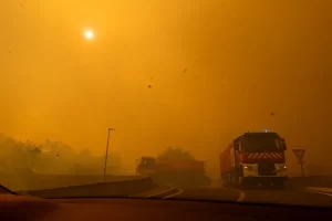 Incendios en Francia y Portugal dejan miles de evacuados y más de 18 mil hectáreas afectadas