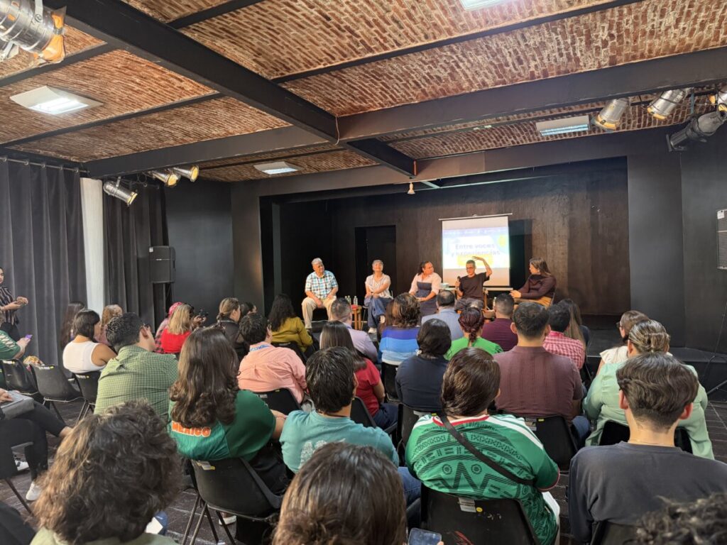 Cierran Mes del Orgullo con conversatorio