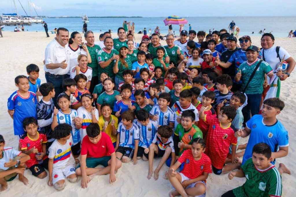 Junto a la afición quintanarroense, Mara Lezama vive la pasión mundialista en los Fut Fest de Isla Mujeres y Cancún