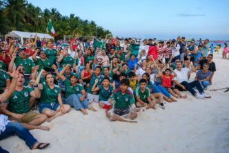 Junto a la afición quintanarroense, Mara Lezama vive la pasión mundialista en los Fut Fest de Isla Mujeres y Cancún