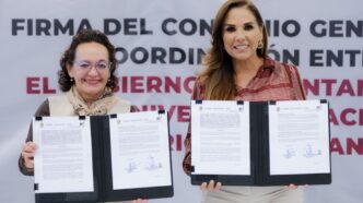 Firman Mara Lezama y Xóchitl Herrera convenio que crea la Universidad Rosario Castellanos en Playa del Carmen y Chetumal