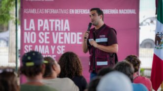 Gino Segura recorre calles de Cancún