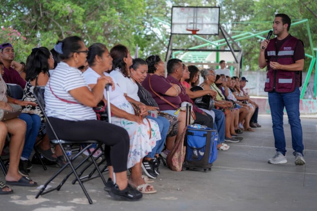 Gino Segura recorre calles de Cancún