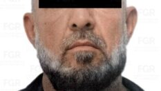 Procesan a hombre por presentar INE falsa en aeropuerto